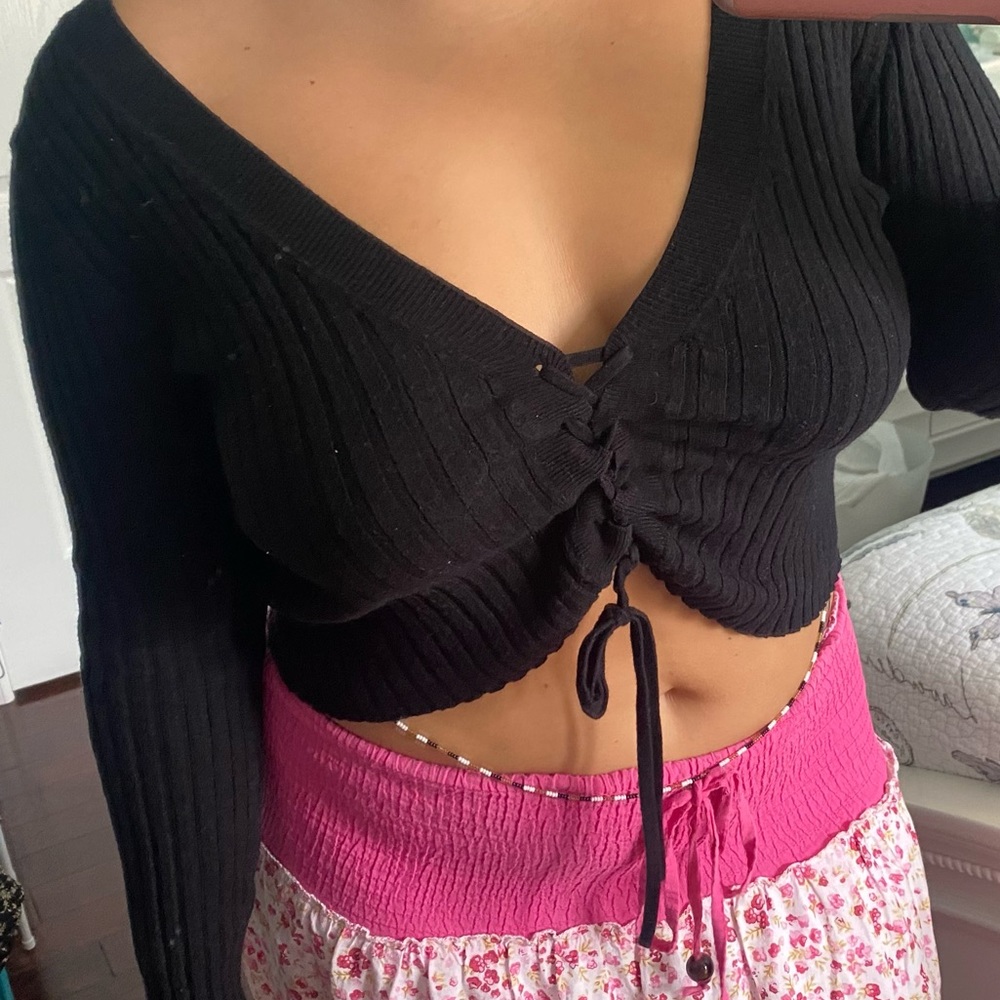 Black long sleeve crop top
